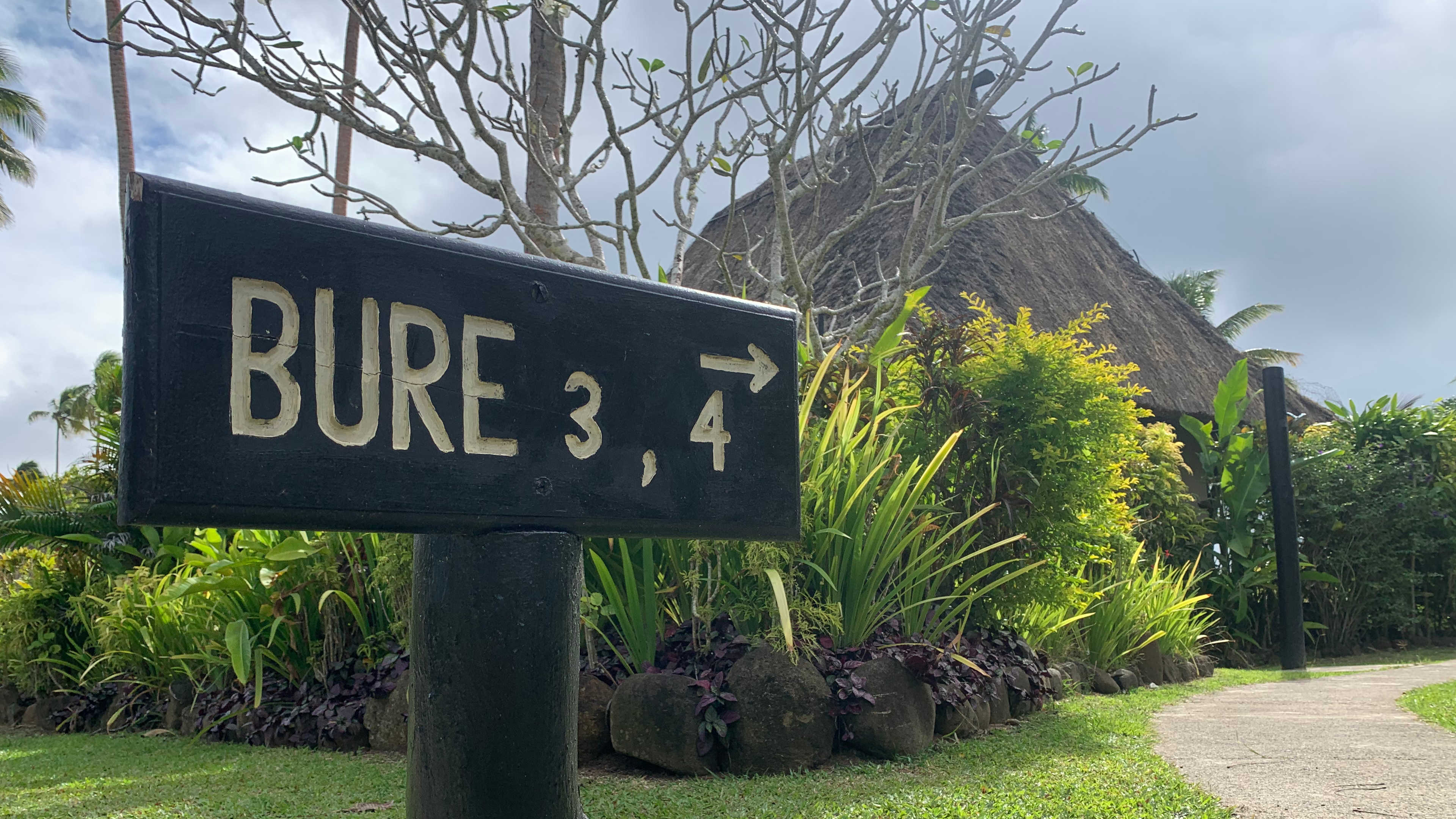 A wooden sign pointing to bures 3 & 4